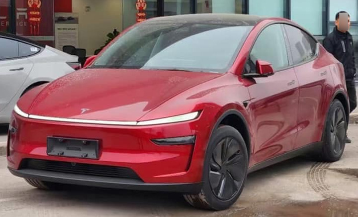 Tesla Model Y 2025 rouge