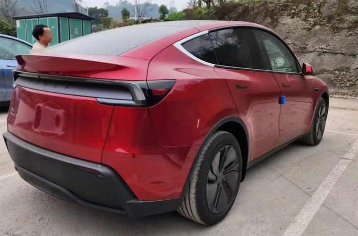 Tesla Model Y rouge 2025